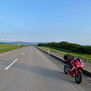 R345を爆走するCBR650R