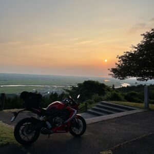 酒田市「眺海の森展望台」にてwith CBR650R