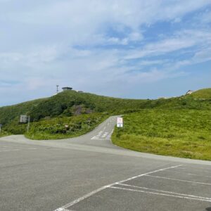 寒風山パノラマライン入口の妻恋峠にて