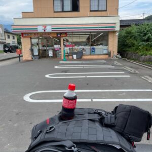 蔵王エコーラインを走破した後コンビニで一休み