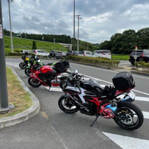 道の駅ひらたの駐輪スペースにてwith CBR650R