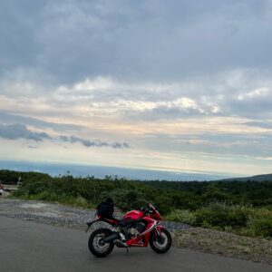 蔵王エコーライン大黒天駐車場で絶景を見下ろすwith CBR650R