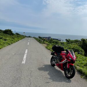 男鹿半島の海沿い高台を走る爽快ロード、おが潮風街道を走る CBR650R