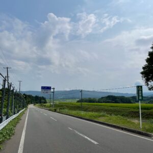 鳥海山ブルーラインを走り終え、仁賀保高原へ向かうロードにて