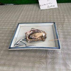 「道の駅岩城」内の岩城町活魚センターで岩牡蠣を食べる！