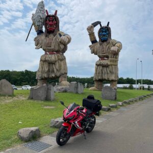 男鹿総合観光案内所に建つ巨大なまはげとCBR650R④