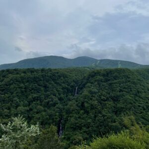 蔵王エコーライン滝見台展望台にて