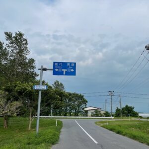 秋田県大潟村の延々と続く菜の花ロードへ