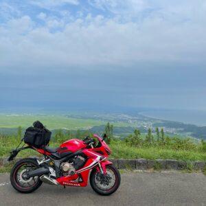寒風山パノラマライン入口の妻恋峠の駐車場より日本海を眺めるwith CBR650R
