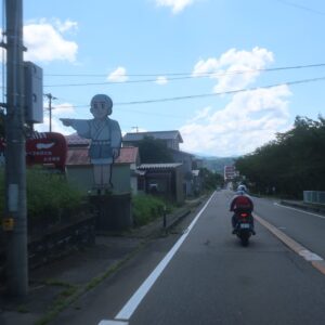 R252の一休さんの看板にて