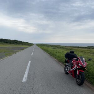 男鹿半島入道崎近くの爽快シーサイドロードにてwith CBR650R