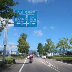 喜多方駅近くの県道にてwith CBR650R