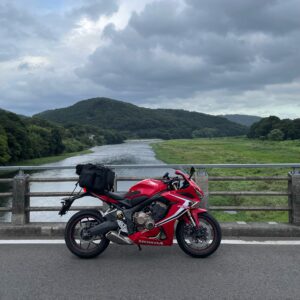 那珂川を渡る大藤橋にてwith CBR650R