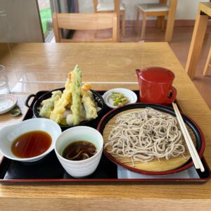 道の駅ひらたで食べた天ぷらセットのそば