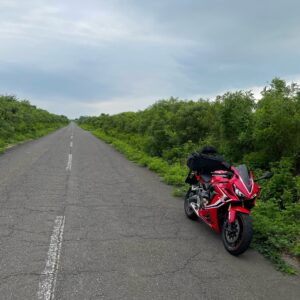 秋田県大潟村の延々と続くロード風景を走るCBR650R②