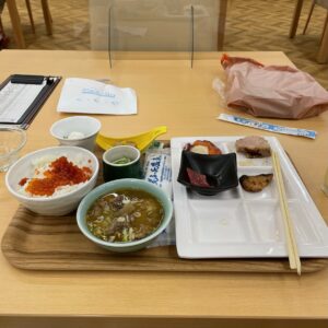 青森県深浦町の「黄金崎不老ふ死温泉」のブッフェ形式の夕食