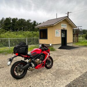 JR五能線松神駅とCBR650R