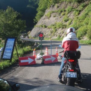 R252六十里越峠を越えて出会った道路工事