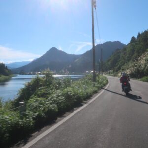 只見川沿いのR252を走る