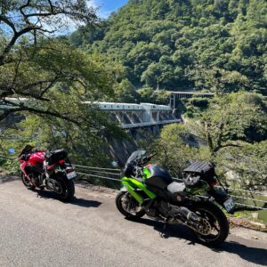 只見川に架かる宮下ダムにてwith CBR650R & ninja650