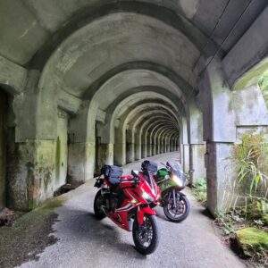 東赤谷連続洞門にてwith CBR650R & ninja650②