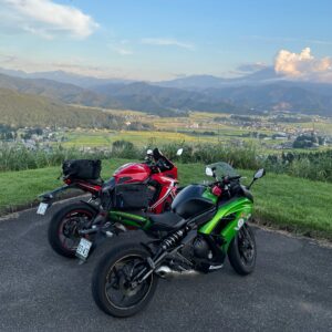 上原高原展望所にてwith CBR650R & ninja650
