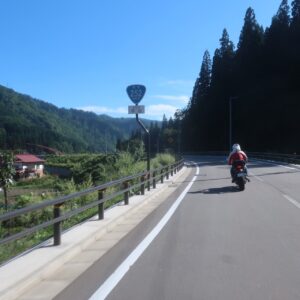 R252を西へひた走る