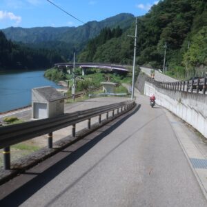 R252からすぐ近くの只見線早戸駅へ