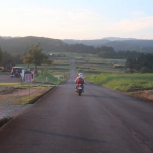 上原高原展望所からさらに坂を登る