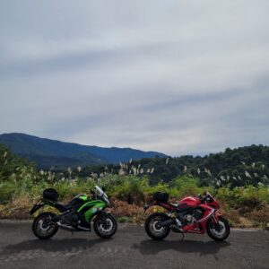 ロッジ道院の駐車場にてwith CBR650R & ninja650