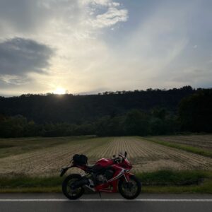 分断国道R405を走り山岳風景から里山風景で眺める夕陽with CBR650R