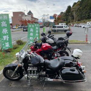 道の駅草津運動茶屋公園の駐輪場にてwith CBR650R