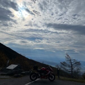 高峰高原ホテル駐車場からの眺めwith CBR650R②
