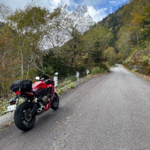 安房峠に向かうストレートにてwith CBR650R②