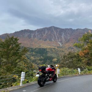 R405から眺めたワイルドな鳥甲山の風景②