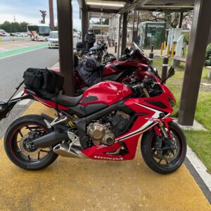 上信道・横川SAの駐輪場にてwith CBR650R