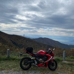 r112沿いにある北信五岳展望台にてwith CBR650R