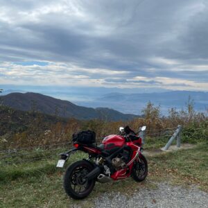 r112沿いにある北信五岳展望台にてwith CBR650R②