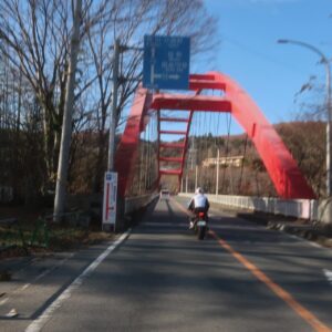 秩父の巴川橋で荒川を渡る