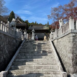 永源寺もみじ寺の本堂手前の石段