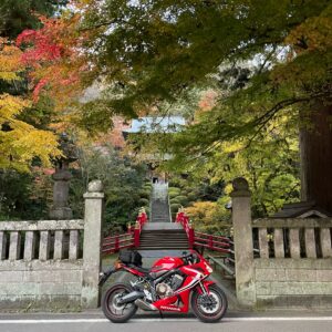雲巌寺の紅葉の正門前にてwith CBR650R