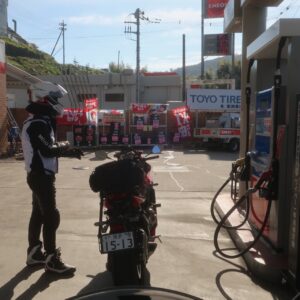 道の駅奥久慈だいご近くのGSにてwith CBR650R