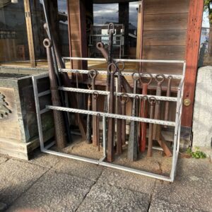 埼玉嵐山町の鬼鎮神社の鬼の棍棒たち