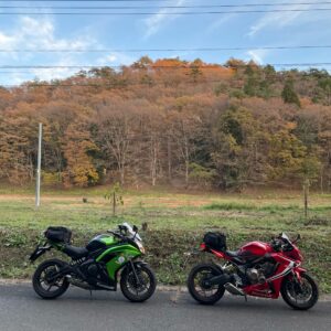 秋らしい風景が広がる茨城県r321を走る