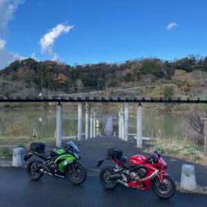 千葉県鋸南町の佐久間ダムの桟橋デッキにてwith CBR650R & ninja650