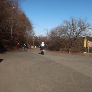 初冬の奥武蔵グリーンラインの白石峠から定峰峠へ向かうルートにて