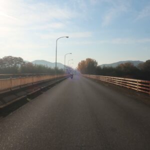 栃木県那珂川にかかる下野大橋を渡る