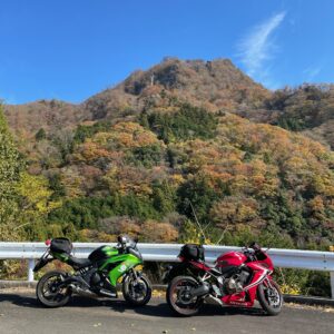 秋の奥久慈パノラマラインで男体山を眺めて走る③