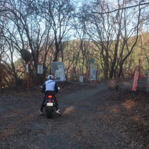 林道太田部峠線から林道上武秩父線の入口の通行止めポイントにて