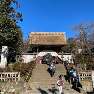 深大寺山門にて